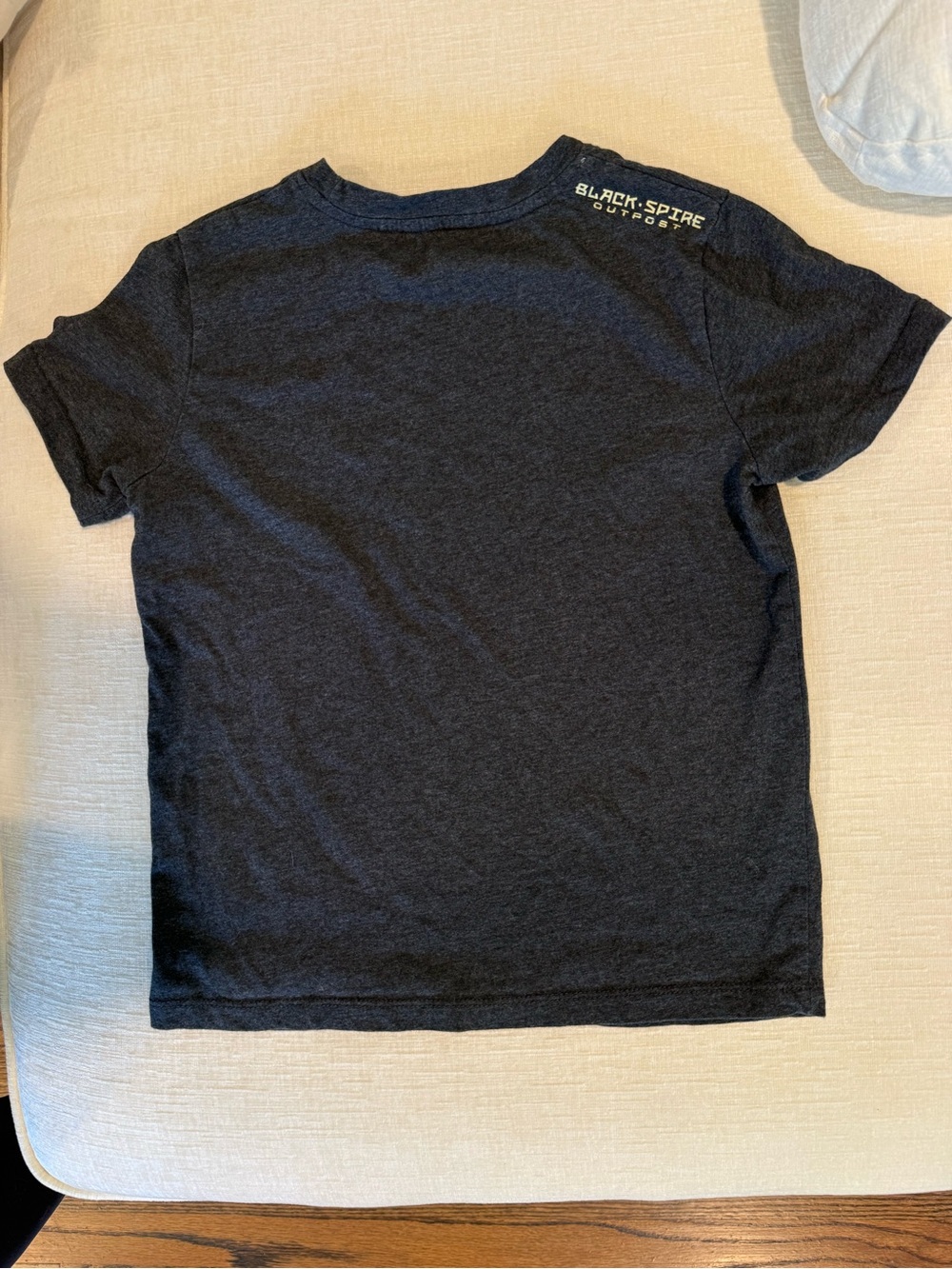 Kids Disney World Star Wars Short Sleeve Shirt Black Spire Outpost Falcon - Picture 5 of 6